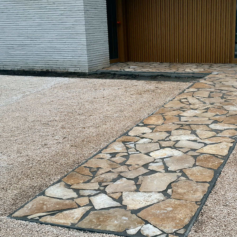 Combinatie flaggstone en kiezel voor oprit
