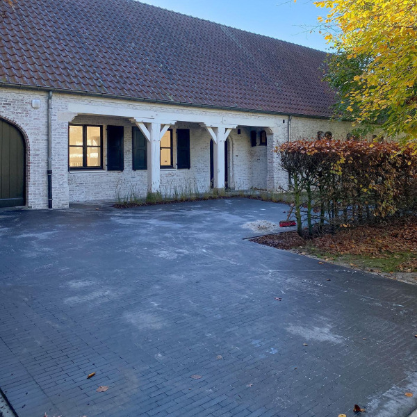 Oprit en tuin te Lichtaart