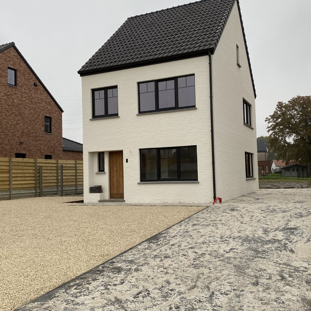 Voortuin en oprit in kiezel