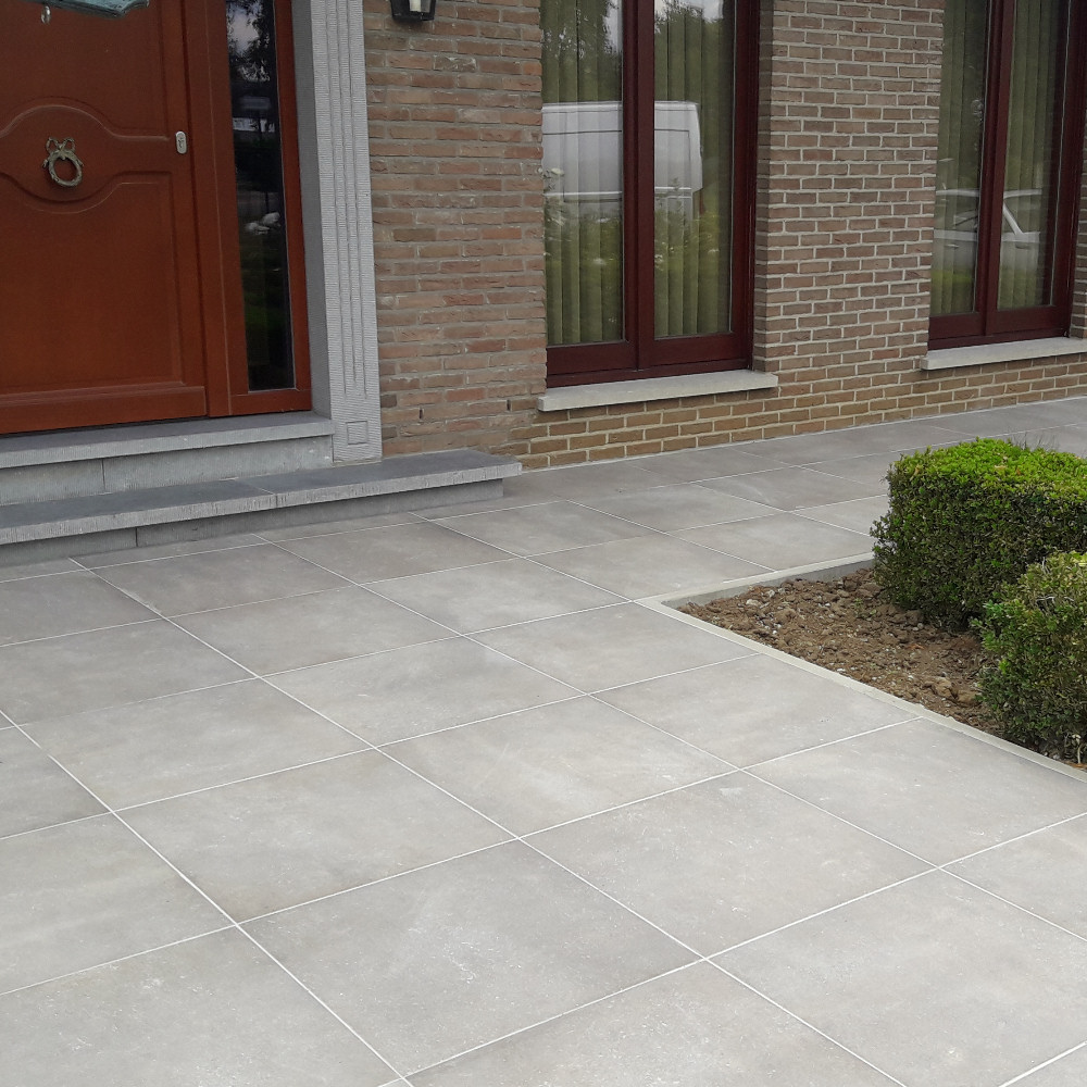 Tuinpad in keramische tegels